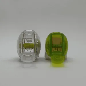 Moledores de ajo Alemka – Compactos, fáciles de usar y limpiar Dos moledores de ajos compactos y portátiles, uno transparente y otro verde, ideales para cocinar fácil en casa